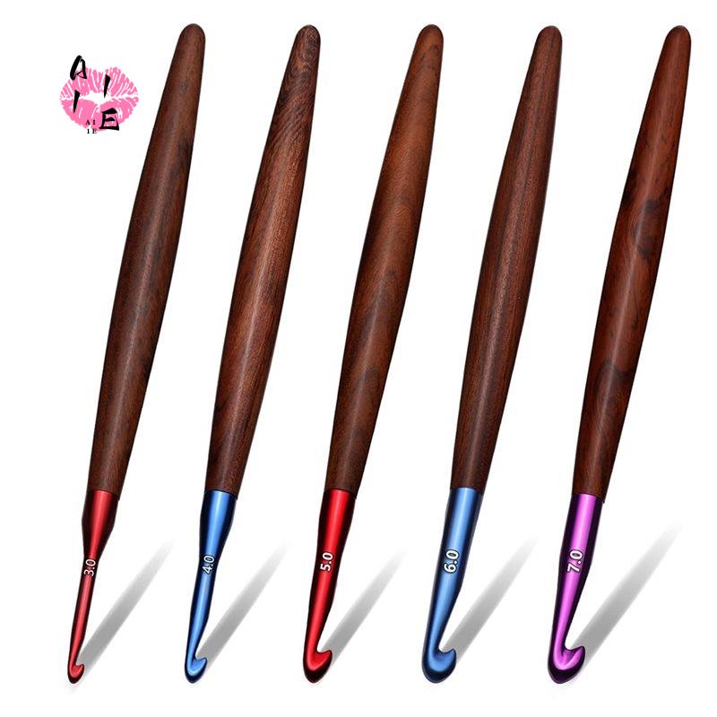 Wooden Crochet Hooks Ergonomic Handle - مجموعة خطافات الكروشيه A11E، خطافات كروشيه